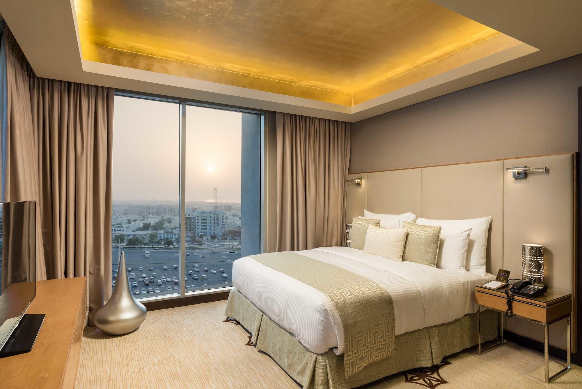Grand Millennium Muscat Hotel Exterior foto A bedroom at the hotel