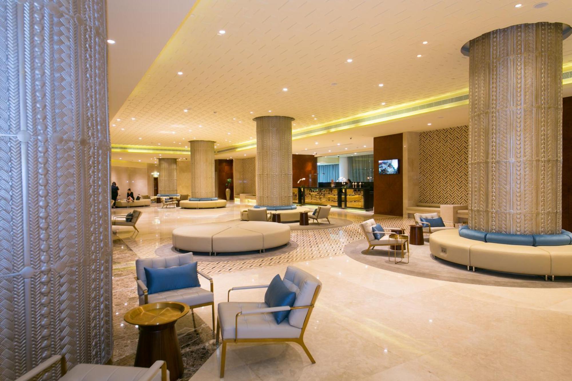 Grand Millennium Muscat Hotel Exterior foto Lobby