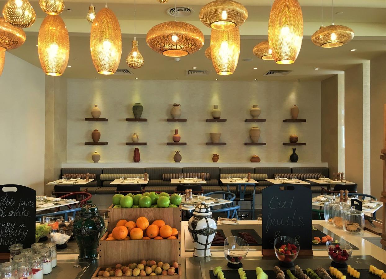 Grand Millennium Muscat Hotel Exterior foto The interior of the restaurant