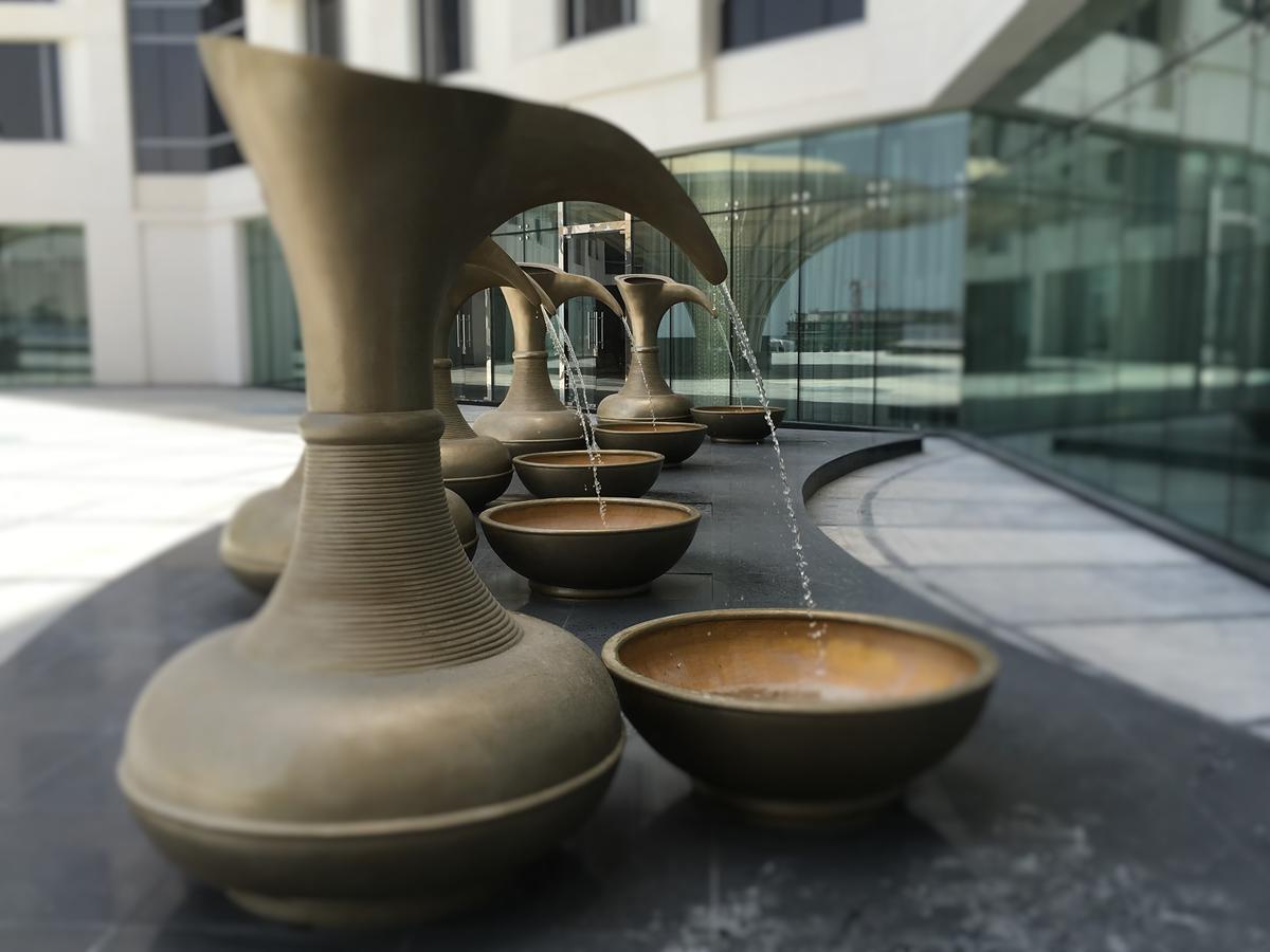 Grand Millennium Muscat Hotel Exterior foto Fountain at the entrance of the museum