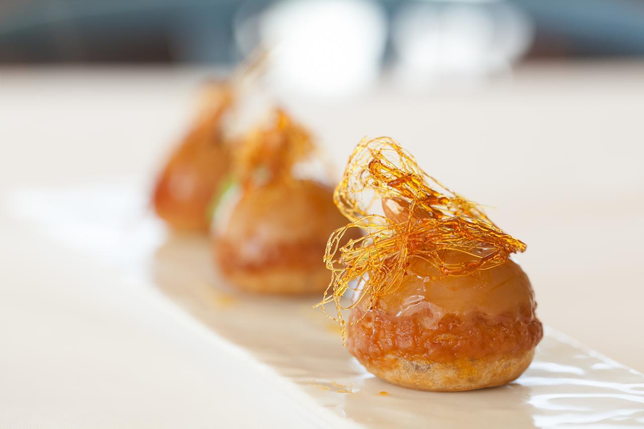 Grand Millennium Muscat Hotel Exterior foto A dish of canutillos