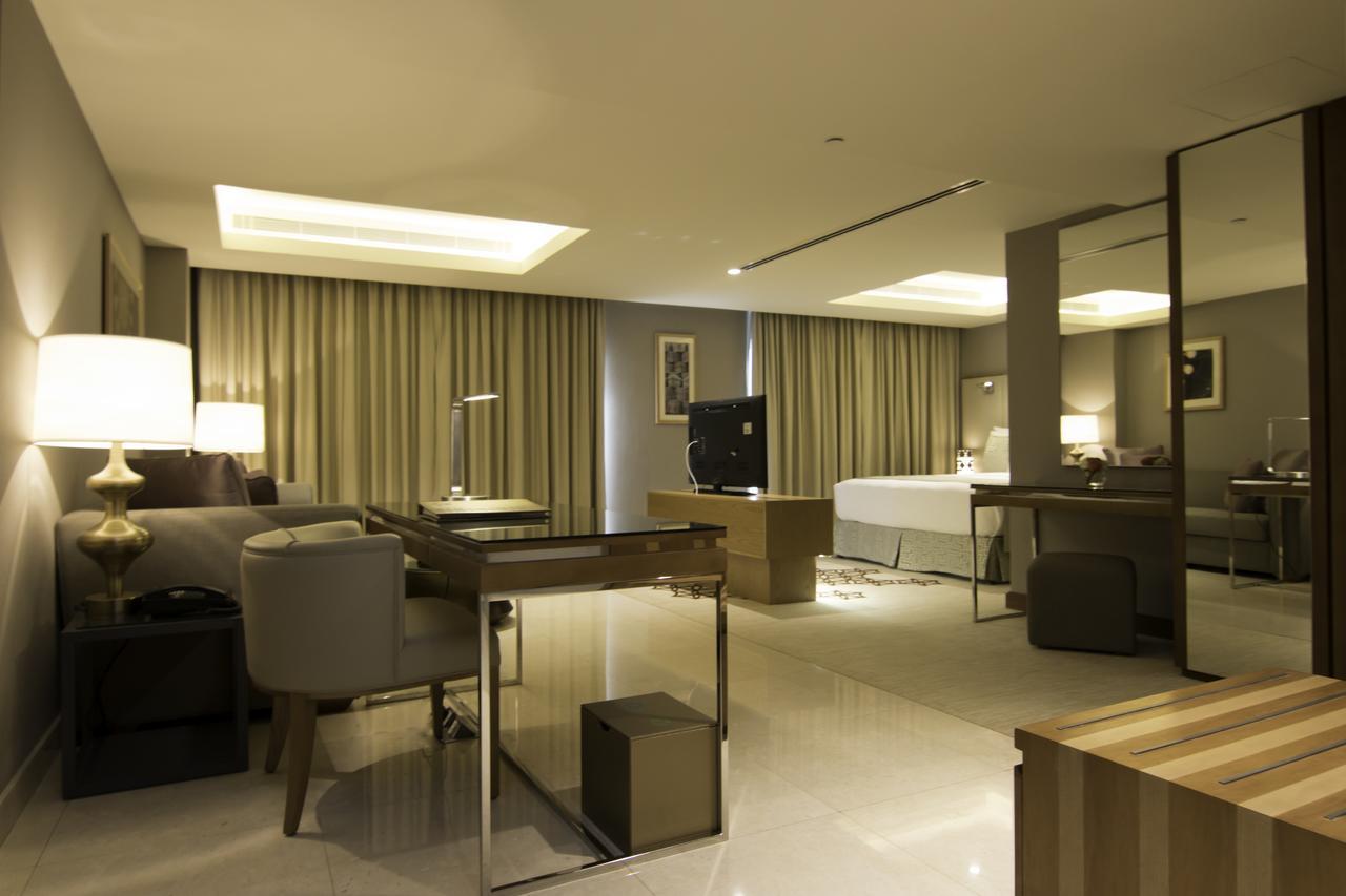 Grand Millennium Muscat Hotel Exterior foto A suite at the hotel