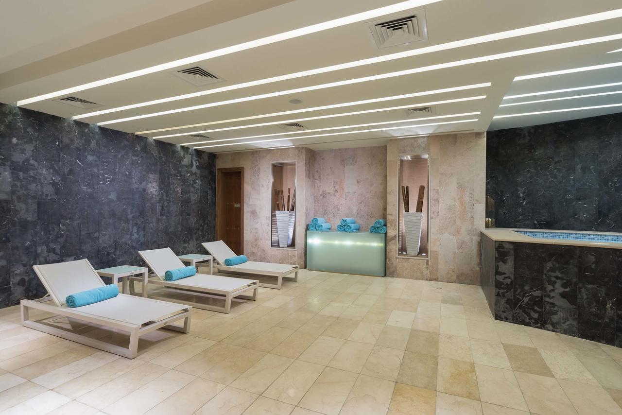 Grand Millennium Muscat Hotel Exterior foto Spa at the hotel