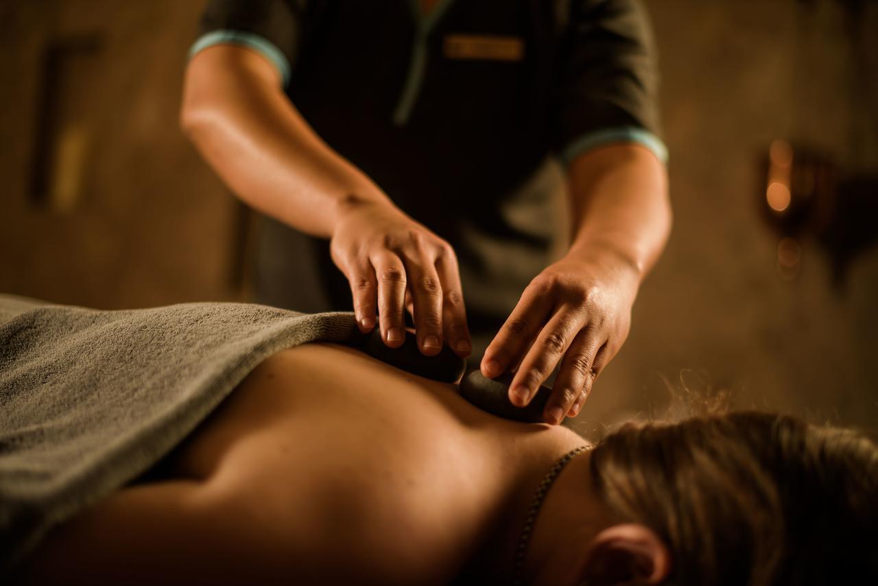 Grand Millennium Muscat Hotel Exterior foto Ayurvedic massage